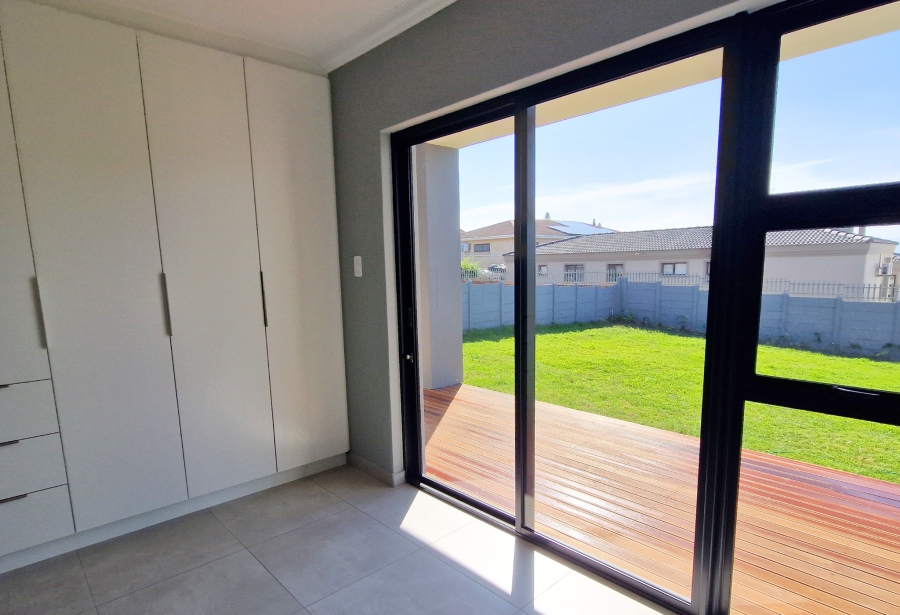 3 Bedroom Property for Sale in Wavecrest Eastern Cape